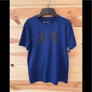 Boys under armour athletic t shirt L